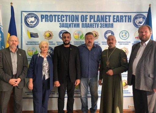 الكنيسة الاوكرانية تكرم صالح ظاهر رئيس منظمة الدرع باوكرانيا