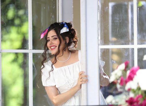 مريم الصبان بائعة ورد بكليب أغنيتها الجديدة “هي نوايا”